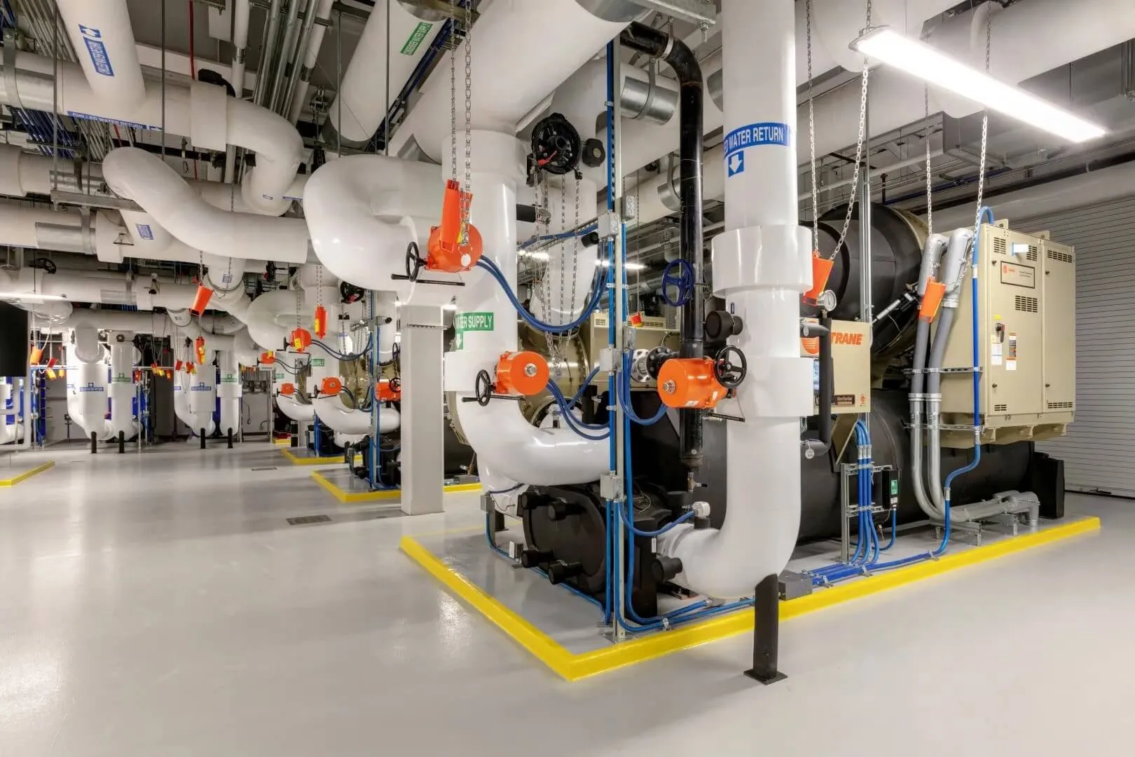 Meta Plataformas Infraestructura Planta Sistema de Agua Enfriada en Sala de Instalación