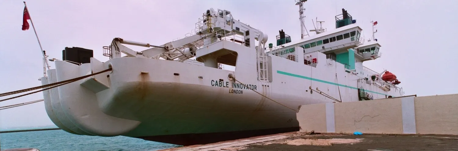 Barco tendido de cables Cable Innovator London