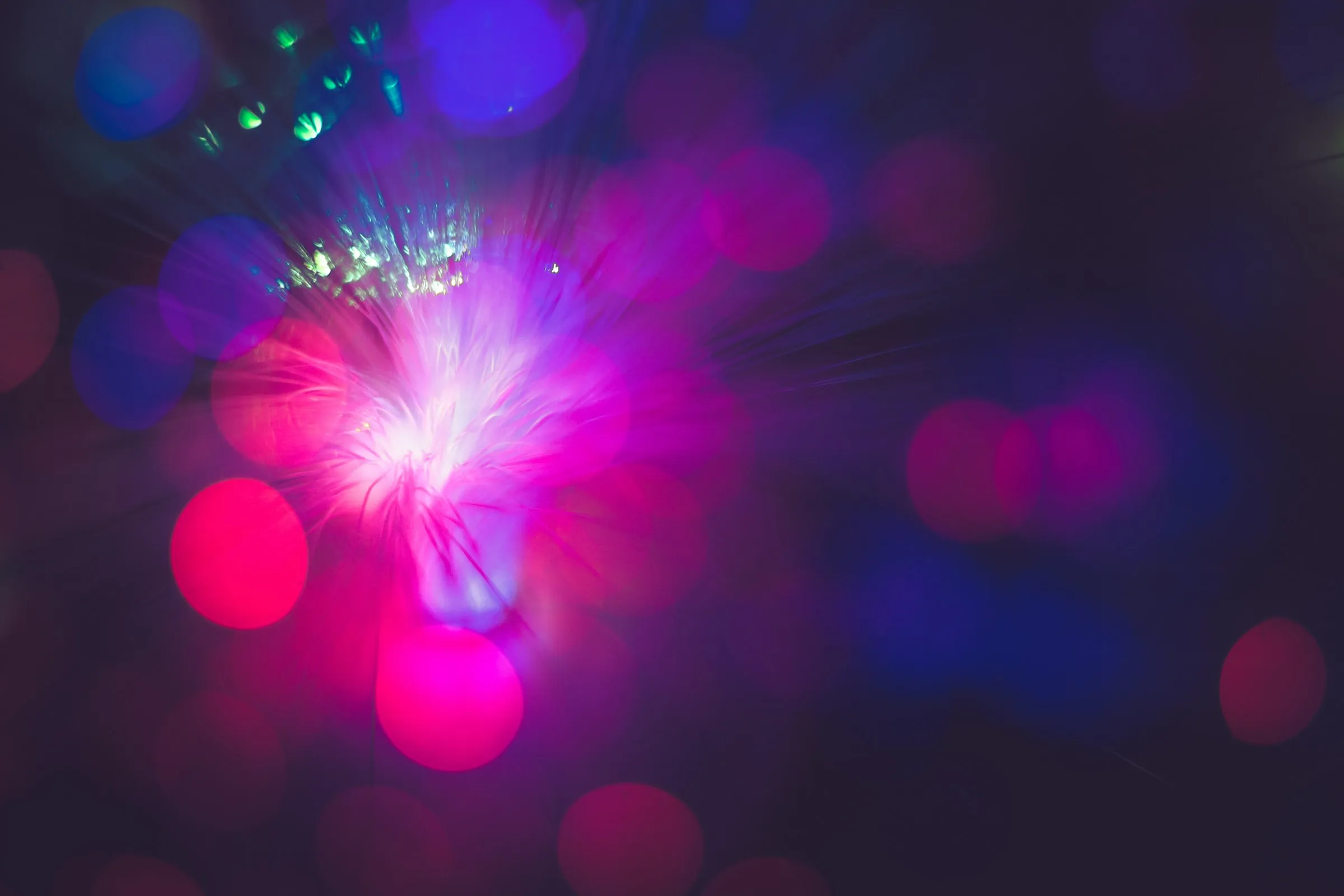 Wave de Astound Broadband compra el proveedor de fibra Digital West